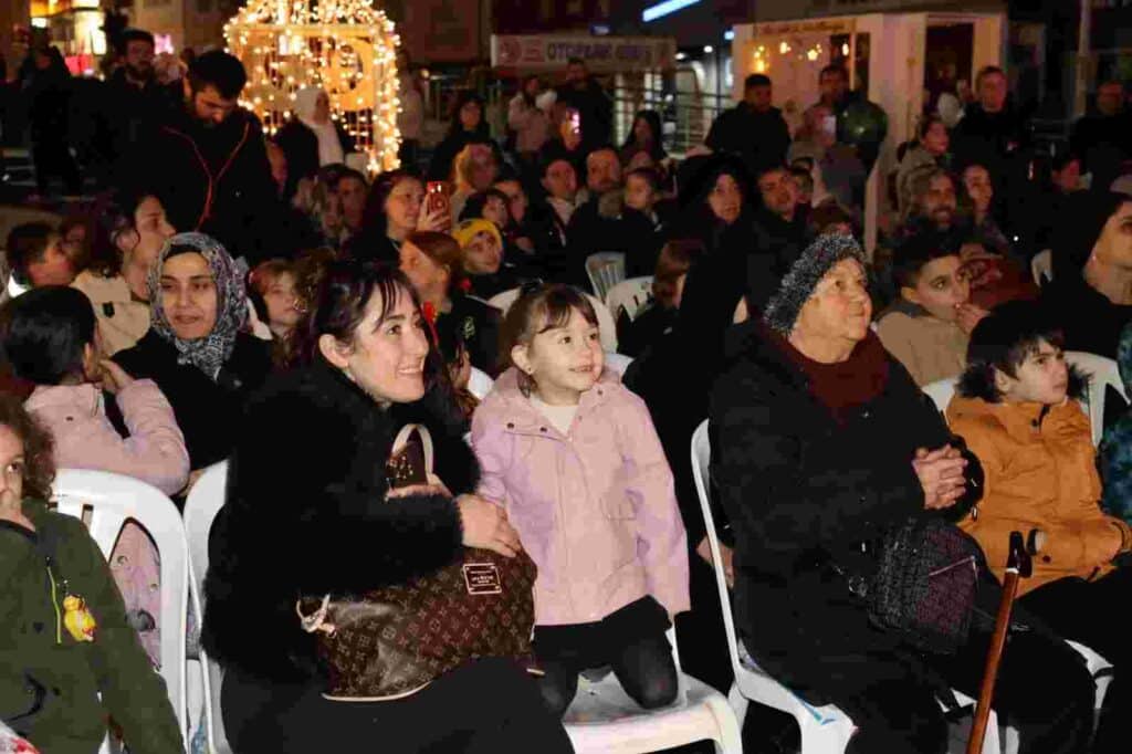 İzmit’teki Ramazan ayı etkinliklerinde çocuklara doyasıya eğleniyor