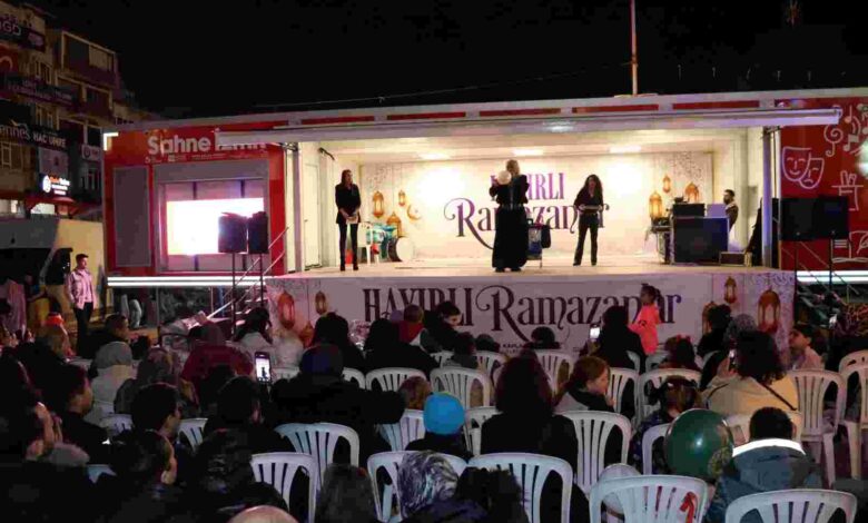 İzmit’teki Ramazan ayı etkinliklerinde çocuklara doyasıya eğleniyor