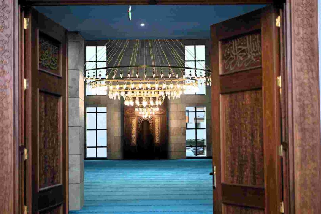 Kartepe Kent Meydanı Camii ilk teravihle açılıyor