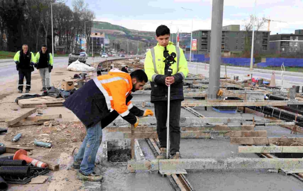 Kartepe Tramvay Hattı’nda durmak yok