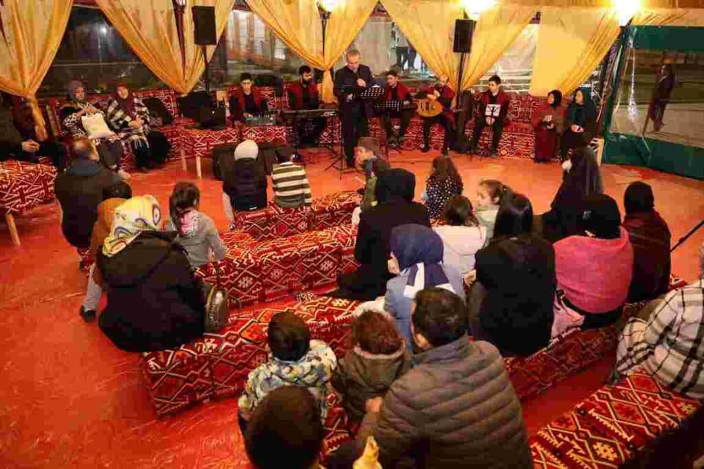 Kartepe’de İlahi Dinletisi Gönüllere Dokundu
