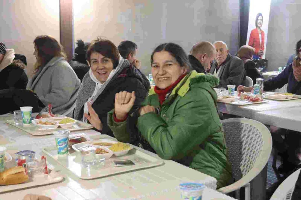 Kent Lokantalarında ücretsiz iftar hizmeti sürüyor