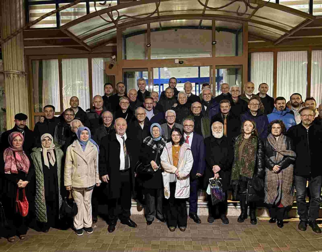 Kocaeli Aydınlar Ocağı Üyeleri İftar Yemeğinde Bir Araya Geldi