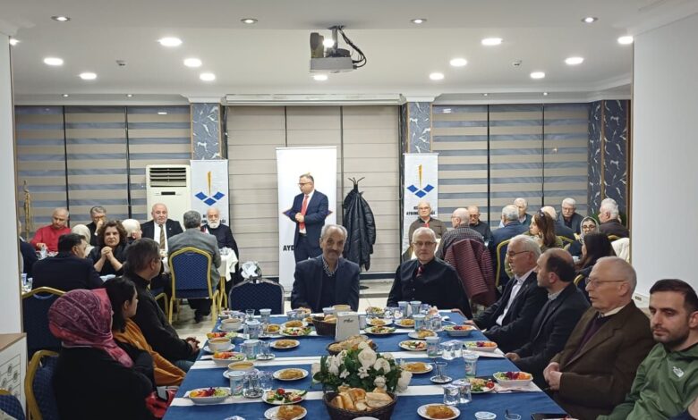 İlimizin köklü sivil toplum kuruluşlarının başında gelen Kocaeli Aydınlar Ocağı üyeleri, geleneksel iftar yemeğinde İzmit Öğretmenevi’nde bir araya geldi.