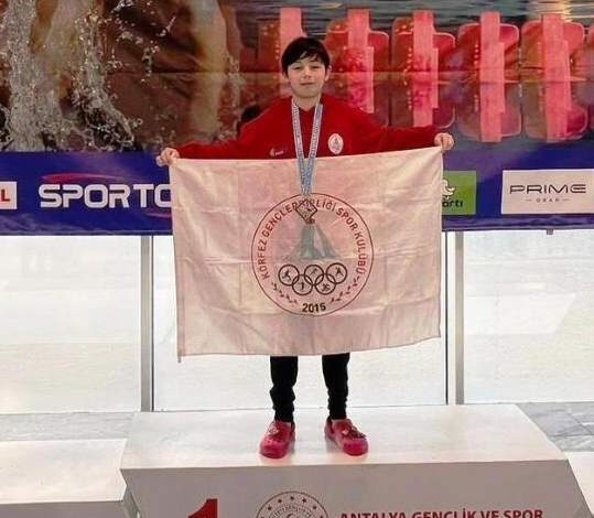 Körfez GB Açık Su Yüzme yarışlarından şampiyonluk ve madalyalarla döndü