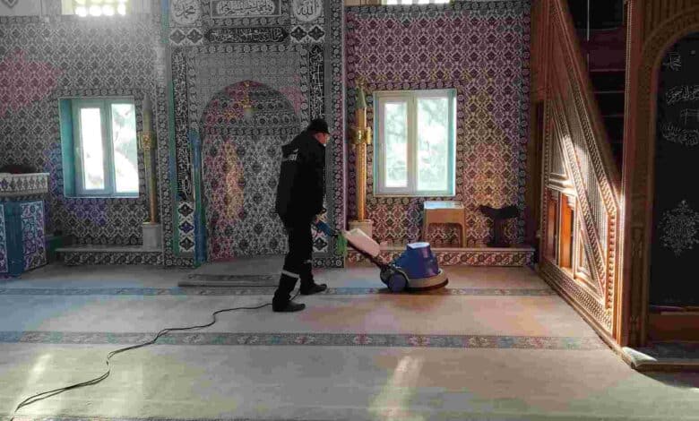 Kandıra Belediyesi Ramazanla Birlikte Camilerde Temizlik Seferberliği Başlattı