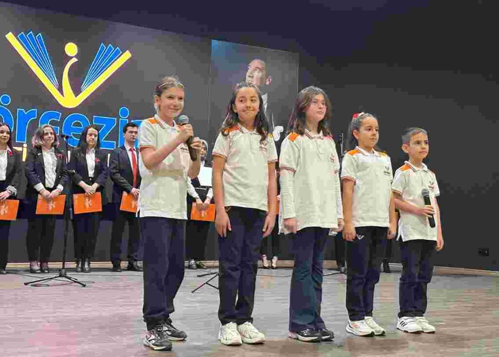 Özel Körfezim Eğitim Kurumları’ndan Vatan ve Bayrak Temalı Anlamlı Program