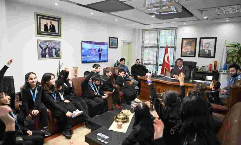 Şampiyon Karateciler Başkan Kocaman’ın Konuğu Oldu