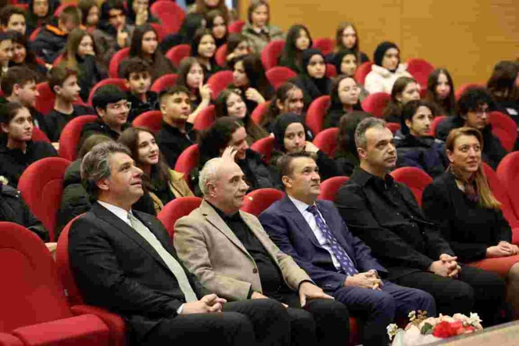 Usta Kalem Nurullah Genç, Kartepe’de Gönüllere Dokundu