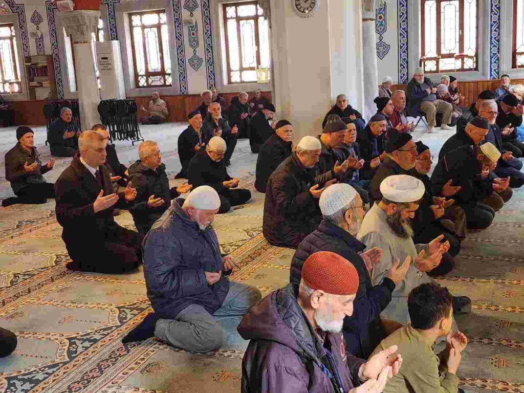 1 Mart Üsküdar Vapuru Faciası Şehitleri Gölcük’te Dualarla Anıldı