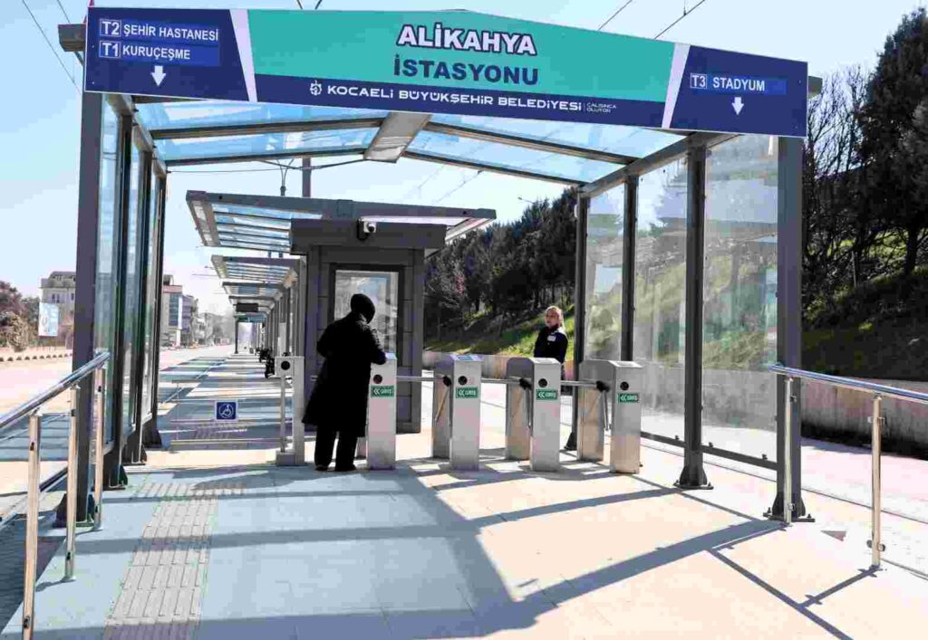 Alikahya istikametinde 6 durağın tabelası asıldı