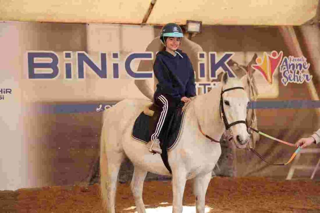 Ara tatilde 230 çocuk binicilikle tanıştı