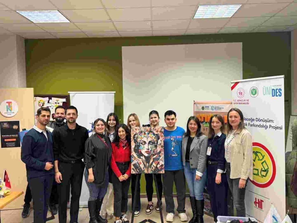 Atıklar KOÜ’de sanata dönüştü