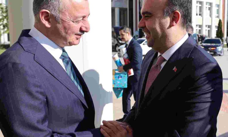 Bakan Kacır’dan Büyükşehir’e ziyaret