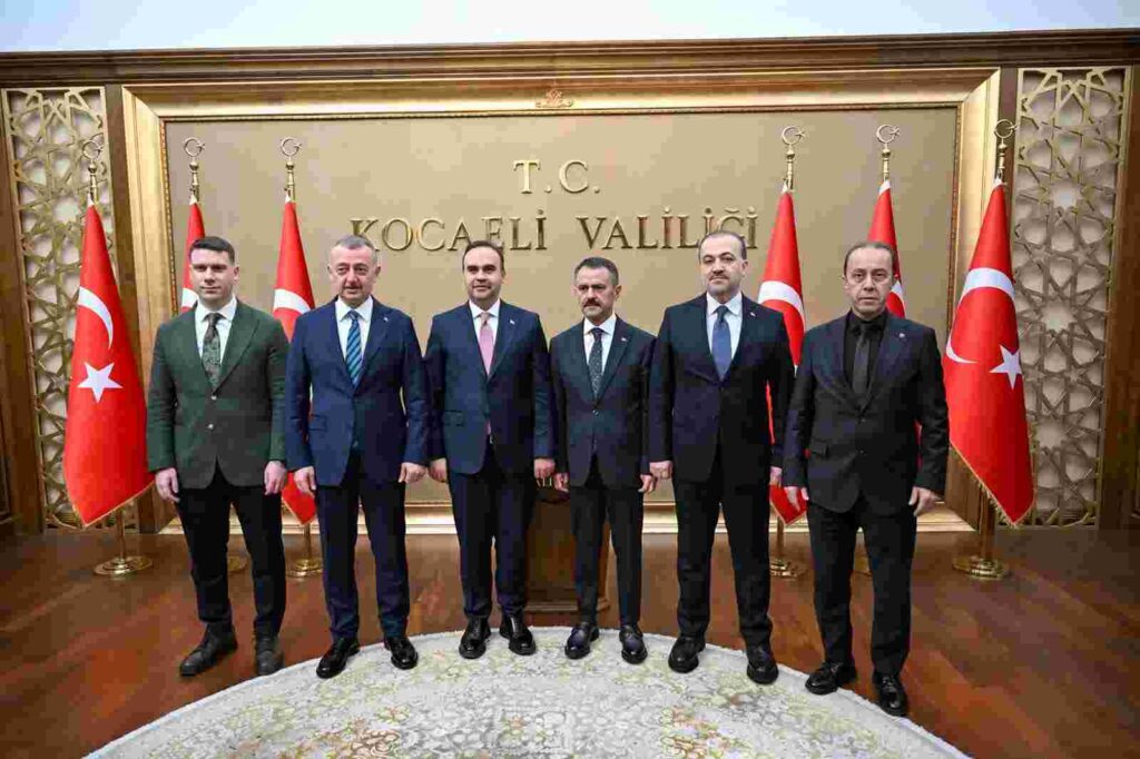 Bakan Kacır’dan Büyükşehir’e ziyaret