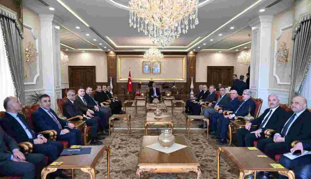 Bakan Kacır’dan Büyükşehir’e ziyaret