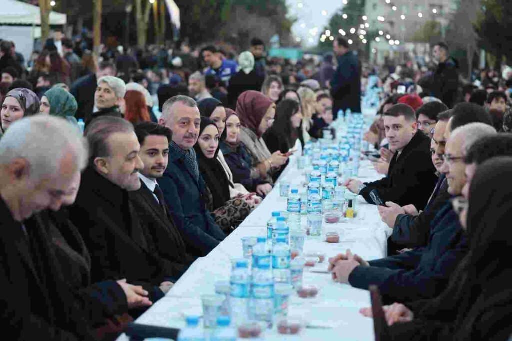 Bakan Kacır’dan Büyükşehir’e ziyaret