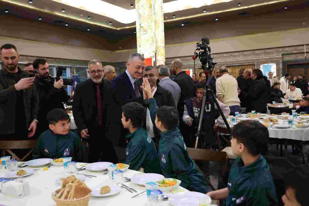 Başkan Büyükakın, Roman iftarına katıldı