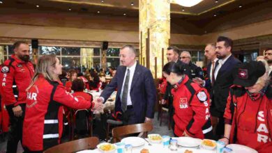 Başkan Büyükakın afet gönüllüleri ile iftar yaptı-