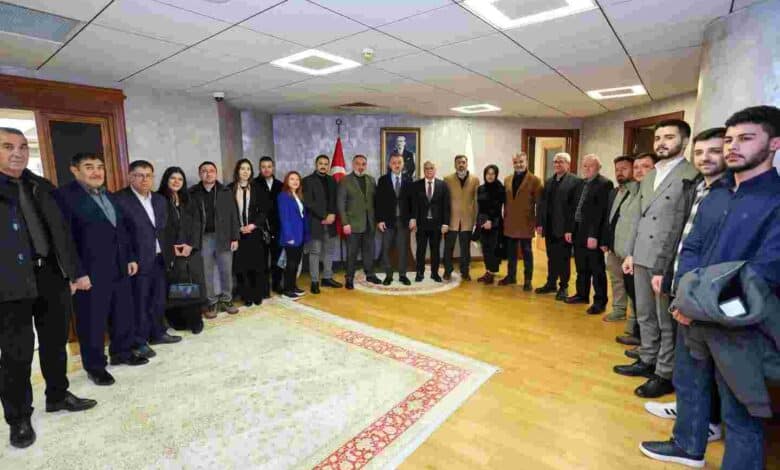 Başkanı Tahir Büyükakın’ın makamı boş kalmıyor