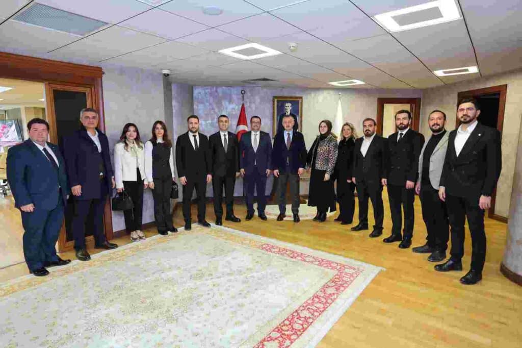 Başkanı Tahir Büyükakın’ın makamı boş kalmıyor