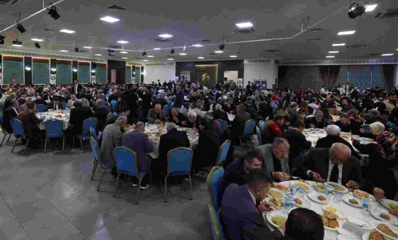 Başkan Büyükakın’ın, pazarcı esnafıyla yaptığı iftara yoğun katılım