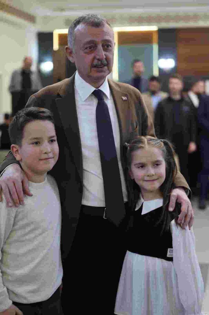 Başkan Büyükakın’ın, pazarcı esnafıyla yaptığı iftara yoğun katılım