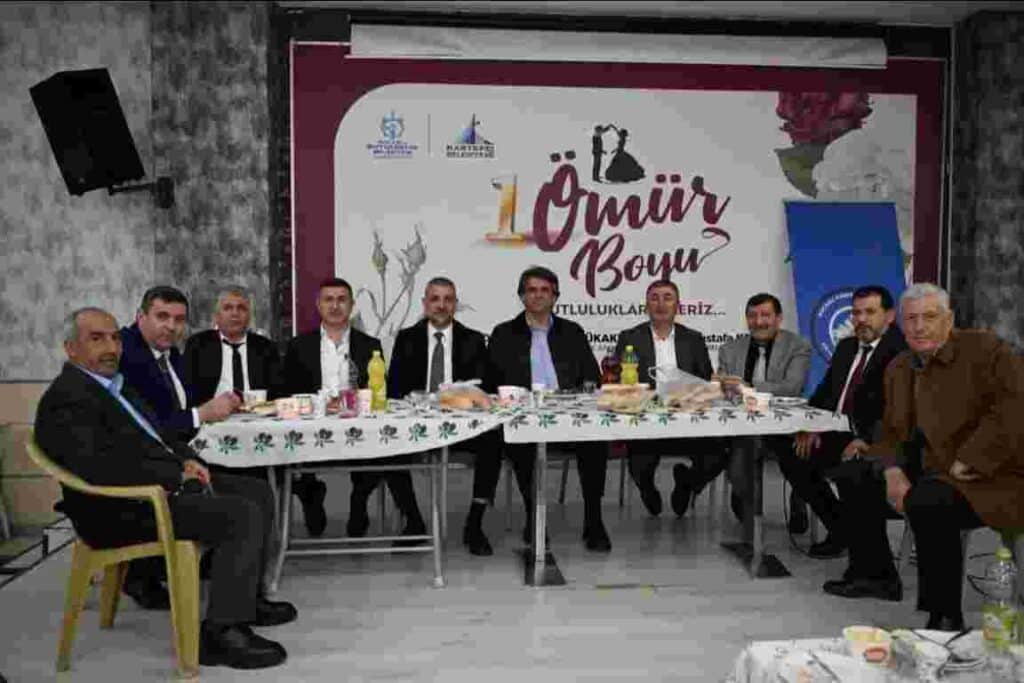 Başkan Kocaman Kartepe’de İftar Sofralarını Ziyaret Etti