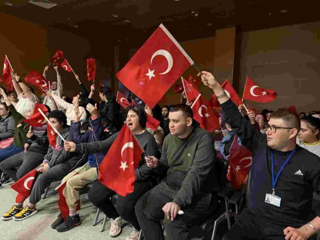 Beyaz Kalpler, Mehmet Akif Ersoy’u andı