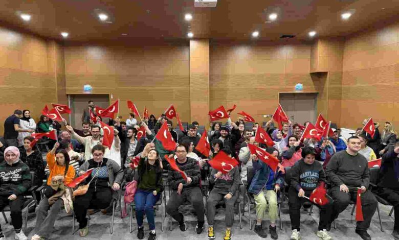 Beyaz Kalpler, Mehmet Akif Ersoy’u andı