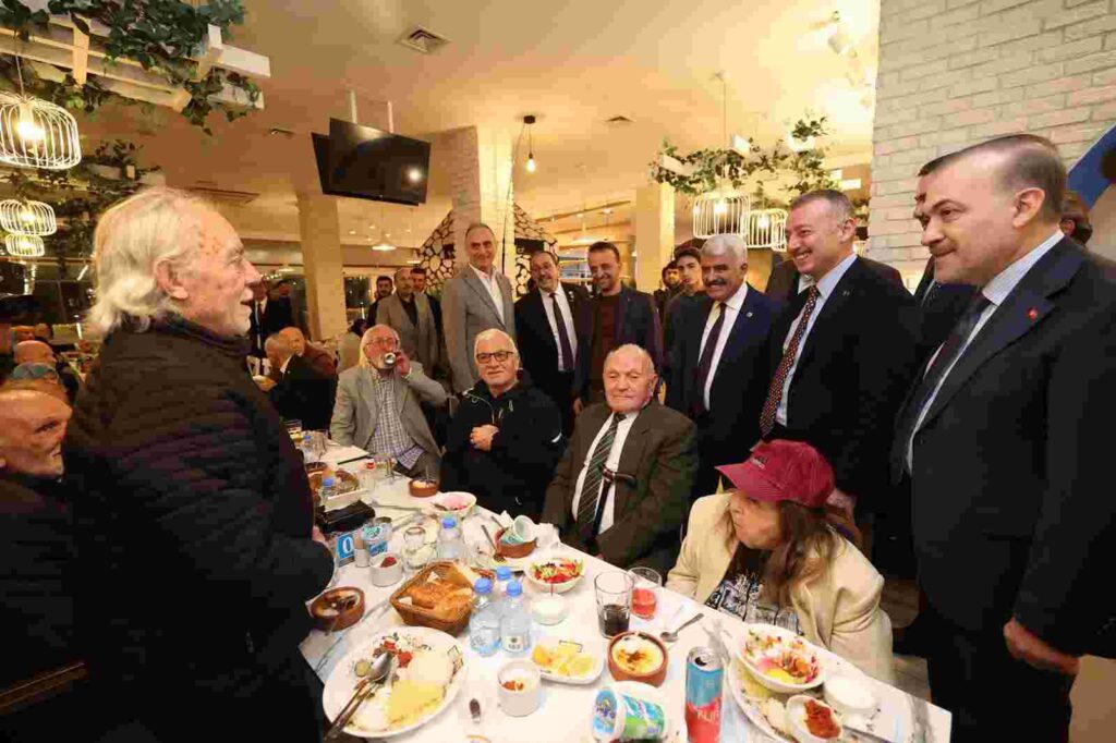 Büyükakın şehit aileleri, gazi ve yaşlılar ile bir araya geldi