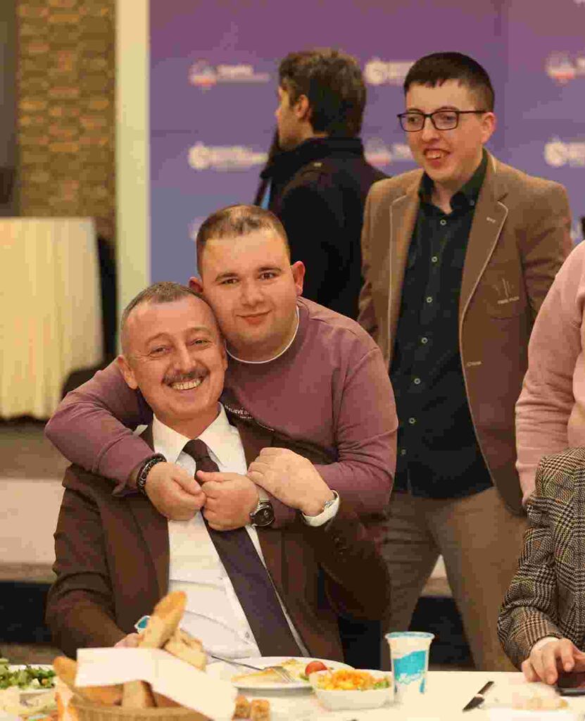 Büyükakın’dan Arif’e doğum günü sürprizi