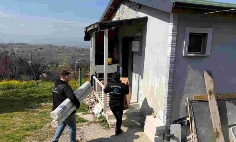 Büyükşehir, yangın mağduru aileyi ayağa kaldırdı