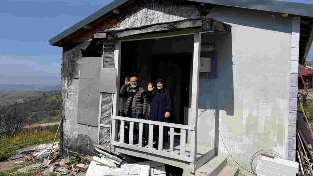 Büyükşehir, yangın mağduru aileyi ayağa kaldırdı