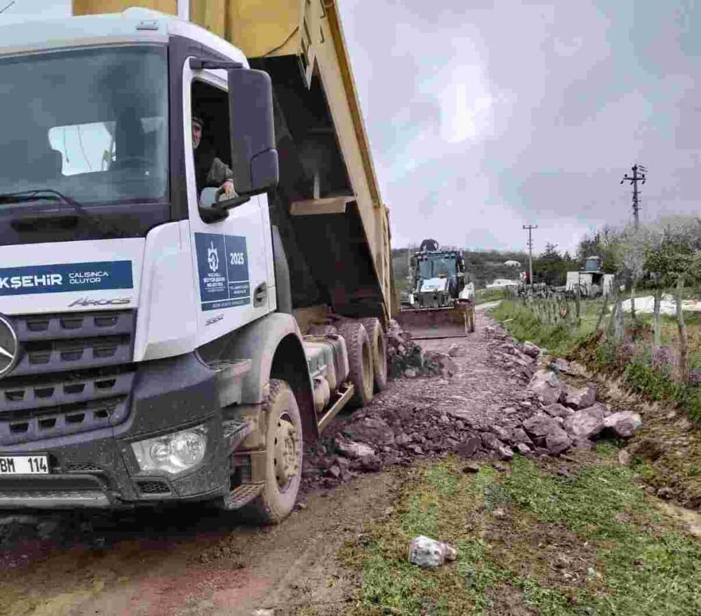 Büyükşehir’den bozulan yollara hızlı müdahale