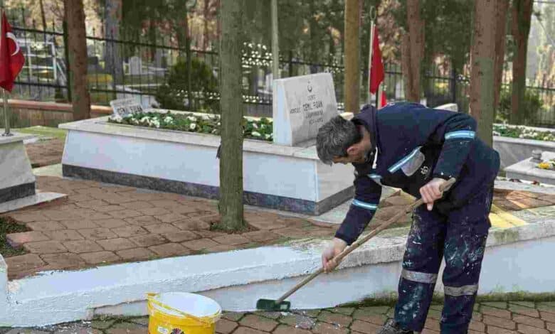 Büyükşehir’den şehitliklerde titiz çalışma