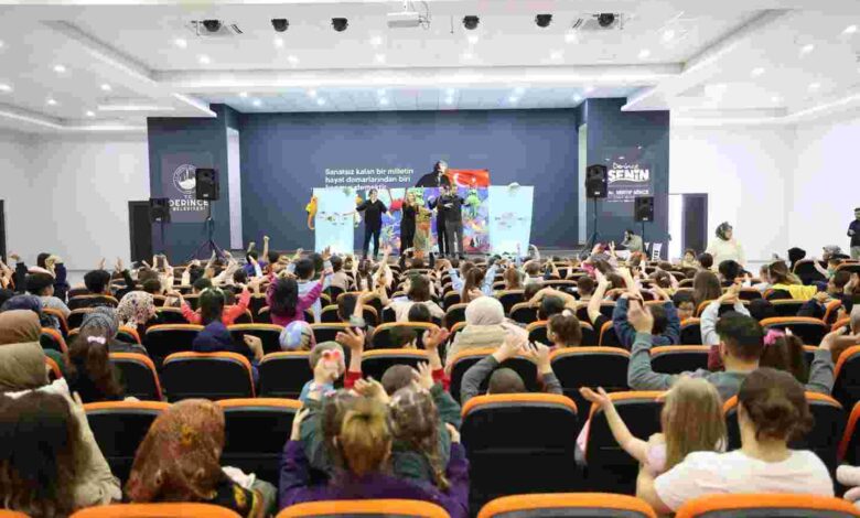 Derince'de Çocuklar Tiyatro ile Hem Eğlendi Hem Öğrendi