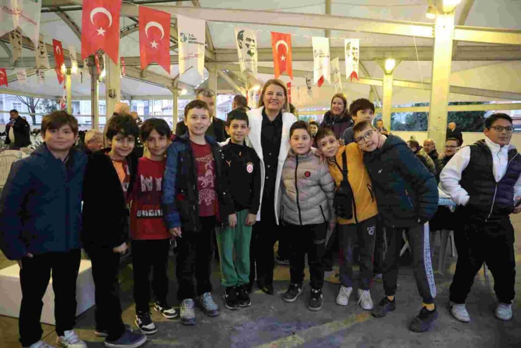 Fatma Başkan Yenişehir’de kurulan iftar sofrasında vatandaşlarla buluştu