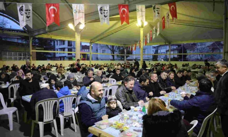 Fatma Başkan Yenişehir’de kurulan iftar sofrasında vatandaşlarla buluştu