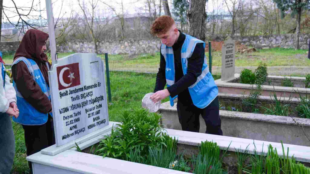 İyilik Kılavuzu'nda onlar "Baş Tacı" oldu