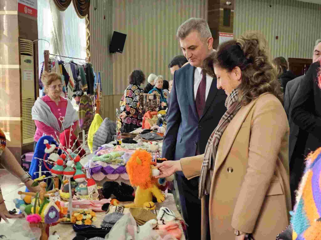 Gölcük’te İlmek İlmek Sanat: 2. Geleneksel Örgü Şöleni Başlıyor