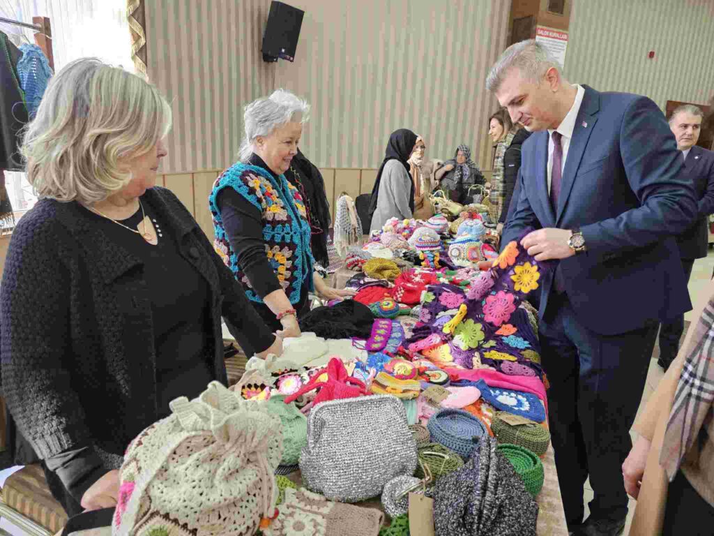 Gölcük’te İlmek İlmek Sanat: 2. Geleneksel Örgü Şöleni Başlıyor