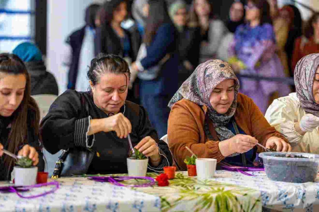 "Kadınla Değişir Dünya”