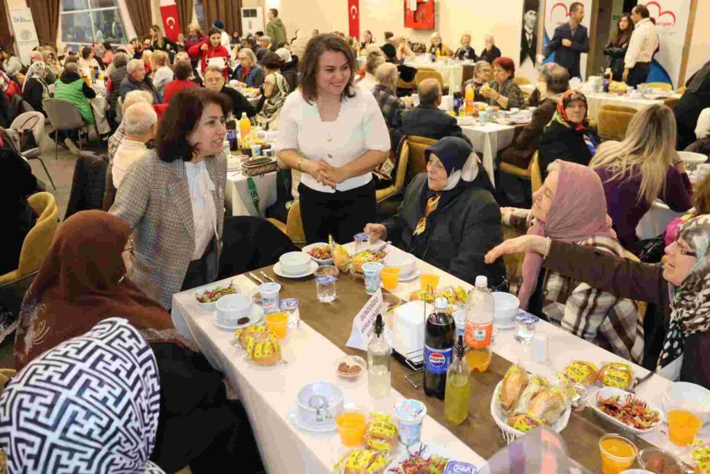 Asırlık Çınarları iftar sofrasında buluşturdu