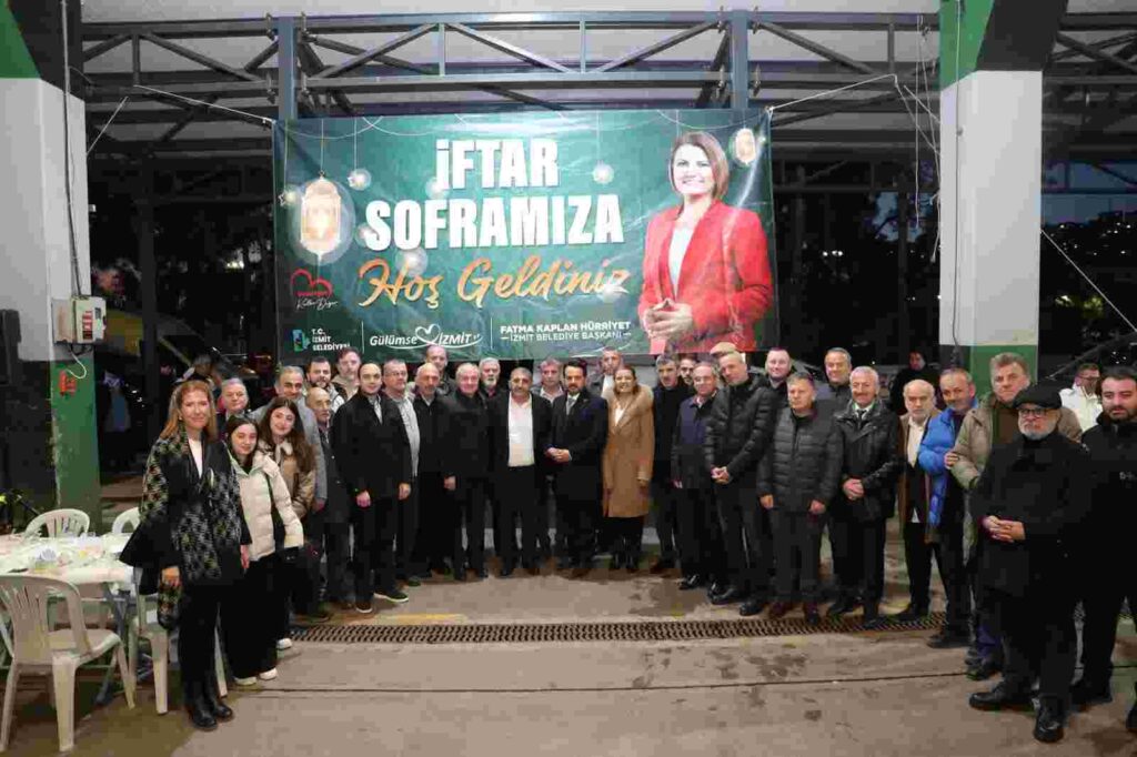 İzmit Belediyesi Ramazan sofrasını bu kez Doğu Kışla’da kurdu