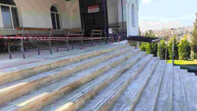 İzmit Belediyesi Şirintepe Nene Hatun Camii’nin merdivenlerini yeniledi
