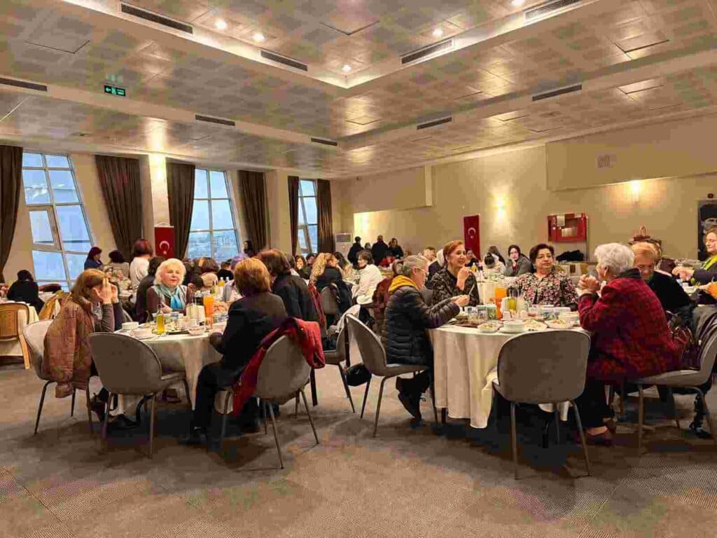 İzmit Belediyesi, kadın dernekleriyle aynı sofrada buluştu