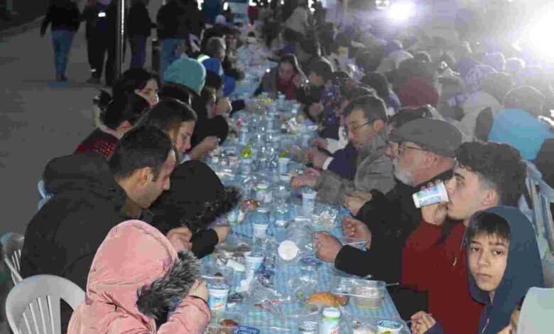 İzmit Belediyesinden Sepetçi’de dayanışma sofrası