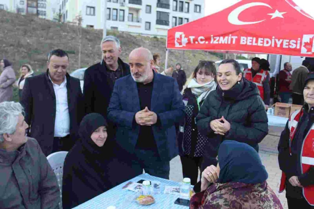 İzmit Belediyesinden Sepetçi’de dayanışma sofrası