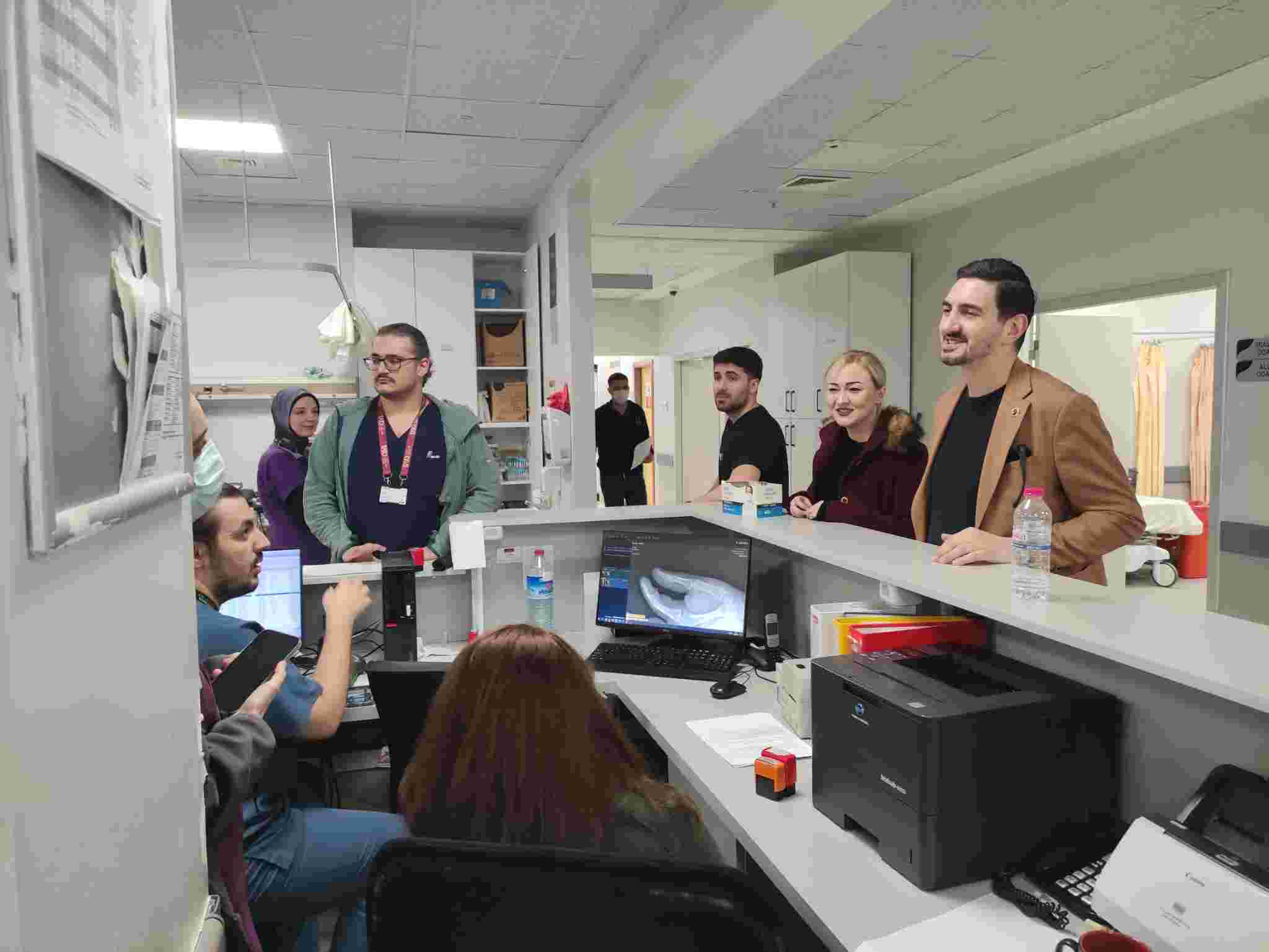 İzmit Belediyesinden sağlık çalışanlarına 14 Mart Tıp Bayramı ziyareti